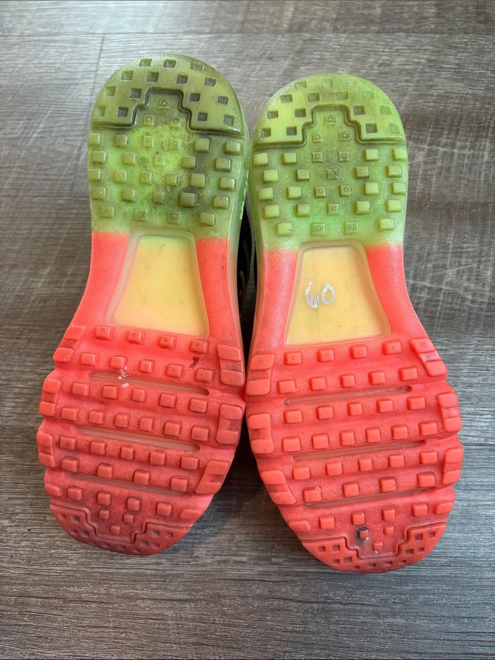 Nike Air Max Running Shoes Women's Size 6.5 Hyper Punch Lime